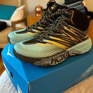 NWT Hoka Speedgoat Mid 2 GTX 🤩 8.5